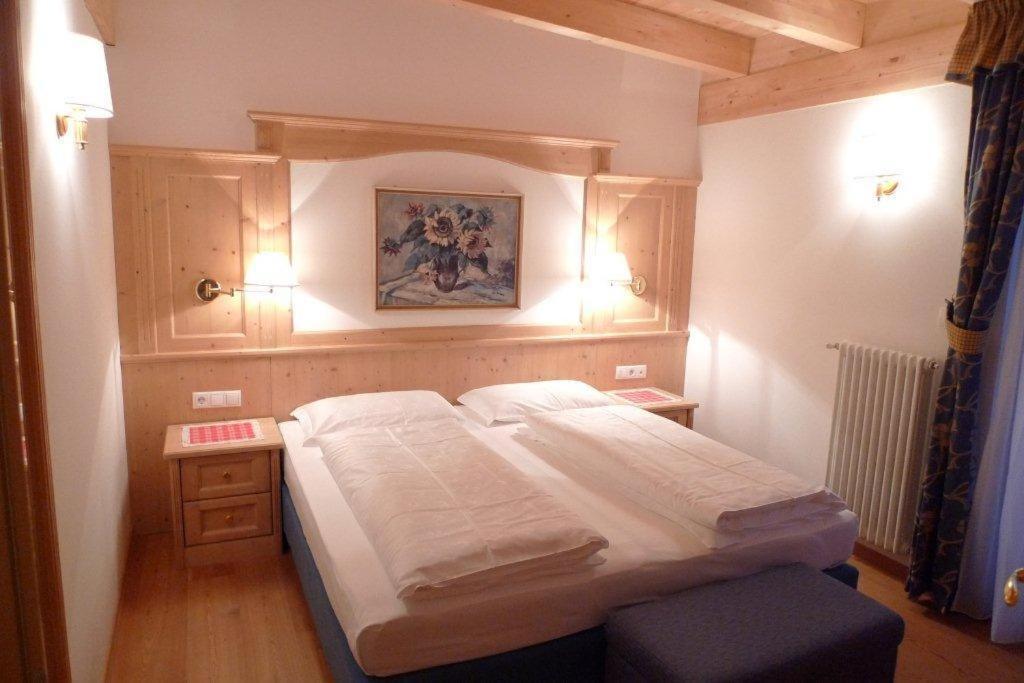 Family And Wellness Residence Ciasa Antersies San Cassiano  Quarto foto