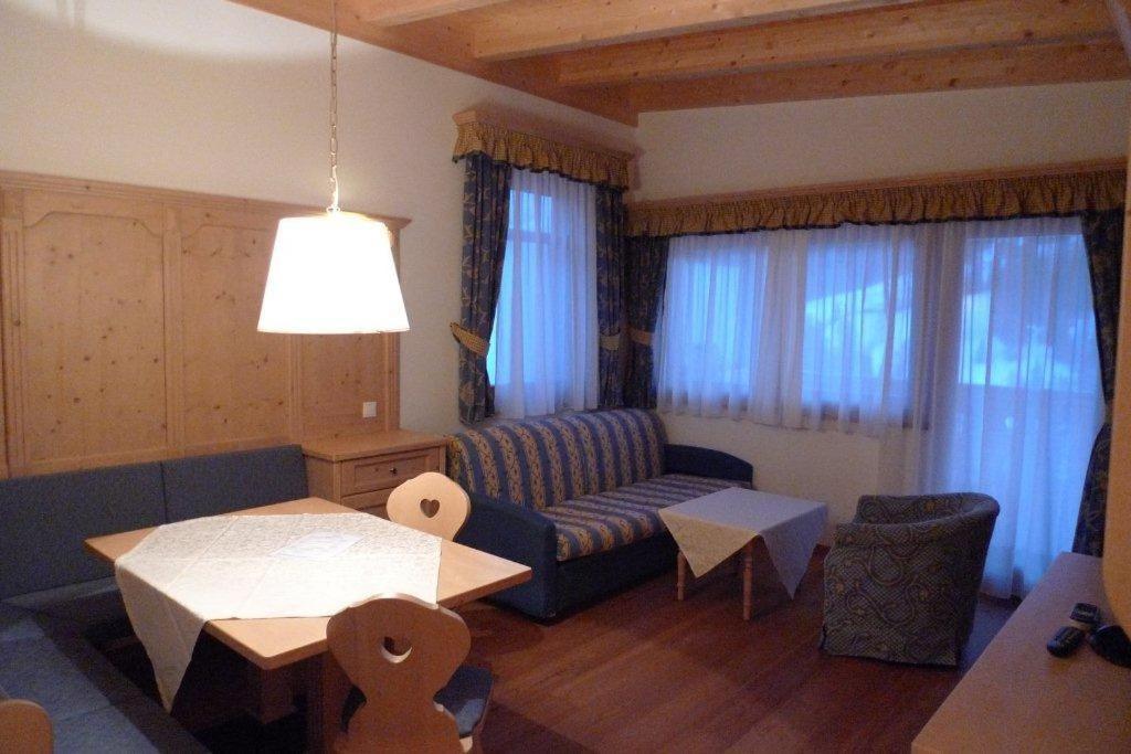 Family And Wellness Residence Ciasa Antersies San Cassiano  Quarto foto